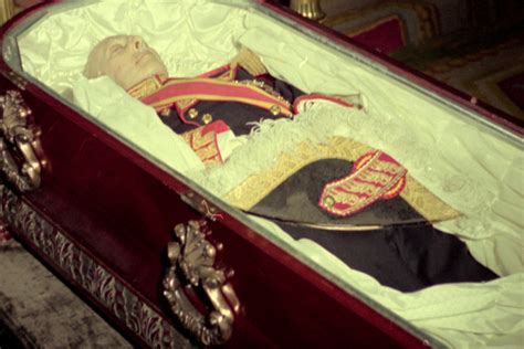 DMAX se une a la exhumación de Franco con un documental inédito en