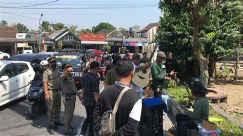 Ganggu Pengendara Lalu Lintas Satpol PP Sleman Tertibkan Pengamen