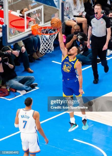 Steph Curry Dunk Photos and Premium High Res Pictures - Getty Images