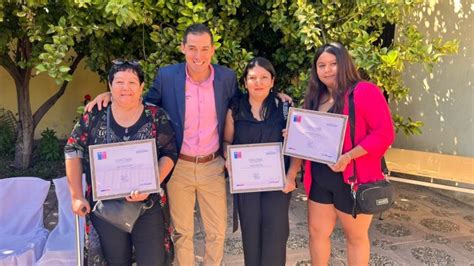 Ilustre Municipalidad De Panquehue TRES MUJERES DE PANQUEHUE RECIBEN