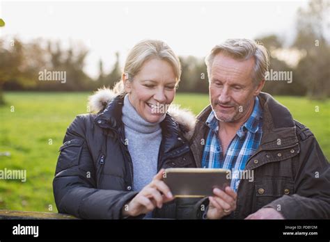 Couple intelligent mature Banque de photographies et dimages à haute résolution Alamy