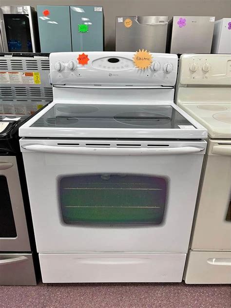 Beautiful White Maytag Smooth Top 4 Burner Electric Range