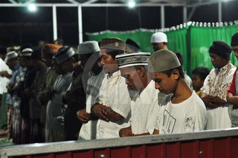 Pengungsi Gempa Palu Salat Tarawih Di Masjid Darurat Anadolu Ajans