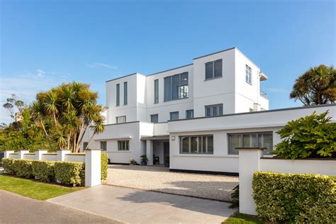 Modern Beach House In East Sussex