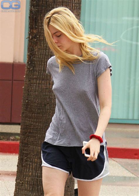 Elle Fanning Nackt Nacktbilder Playboy Nacktfotos Fakes Oben Ohne