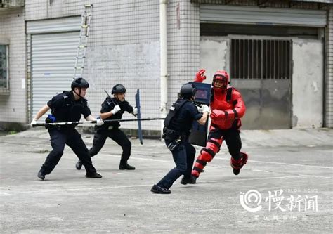 慢新闻 场面超燃堪比大片！重庆特警实战大练兵