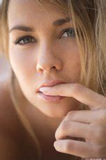 Erotic Babe Courtney Dillon Shows Her Shaved Pussy Photos