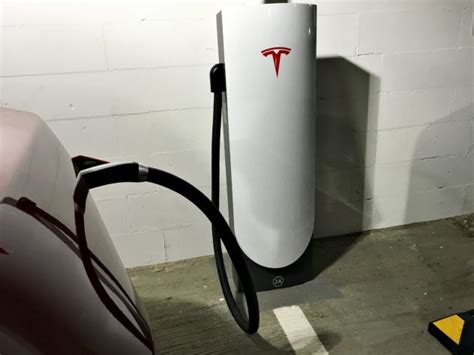 First Look At Teslas Urban Supercharger In Action Size Charge Speed