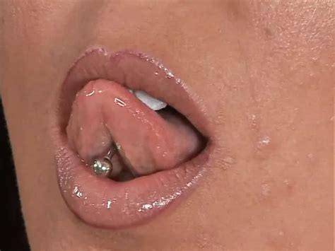 Seksowna Laska Na Kanapie Rozk Ada Nogi I Dostaje Dildo W Dup I Wciera Xhamster