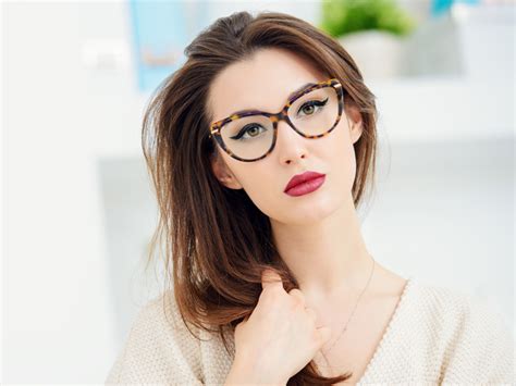 Stylish Tortoise Shell Glasses for Women in Trends