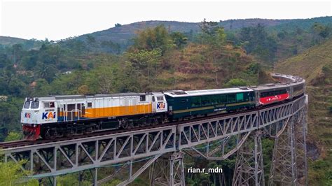 Wow Ada Ular Raksasa Meliuk Di Jembatan Hunting Kereta Api Di