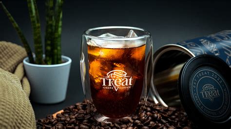 شعار وهوية تجارية لمطعم Treat On Behance