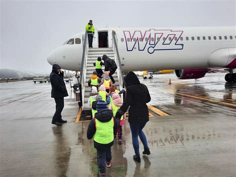 Peste De Copii Au Vizitat Aeroportul Interna Ional Cluj I S Au