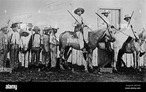 Cuban soldiers Black and White Stock Photos & Images - Alamy