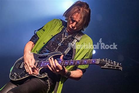 Así se sintió un exguitarrista de Whitesnake cuando Steve Vai tocó sus