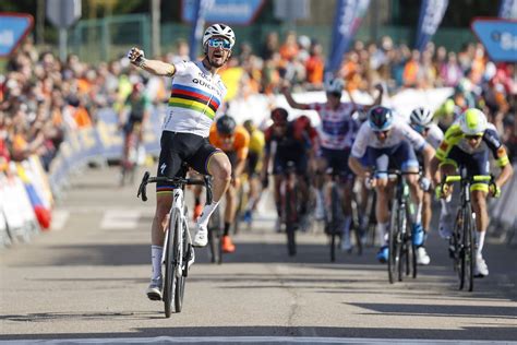 Julian Alaphilippe Se Impone Al Sprint En La Meta De Viana Itzulia