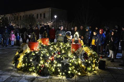 FOTO U Donjoj Dubravi upaljena prva svijeća na adventskom vijencu