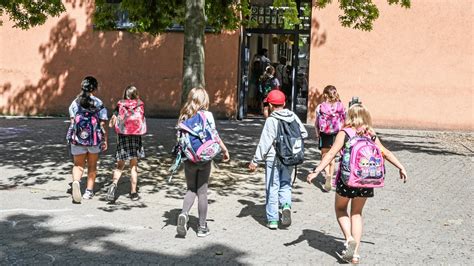 Schulstart nach den Ferien für rund 18 100 Kinder und Jugendliche in