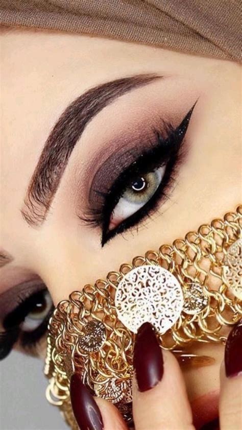 Beautiful Arabian Eye Makeup