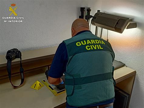 La Guardia Civil Detiene A Una Persona Por Atracar A Punta De Cuchillo