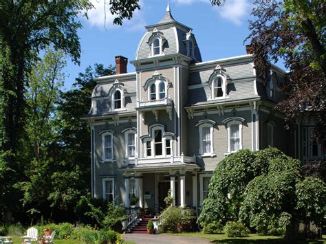 Queen Ann Inn - Canada Holidays : Canada Holidays