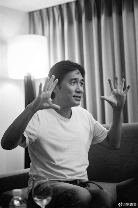 Liang Chaowei under the lens of station sister Carina Lau: chatting