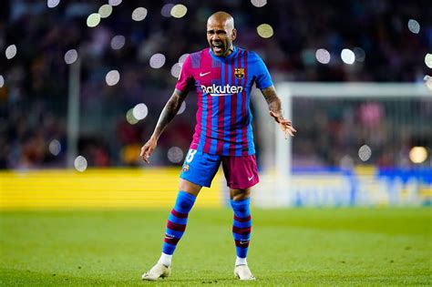 Dani Alves D Chu De Son Statut De L Gende Au Bar A Espagne Fc