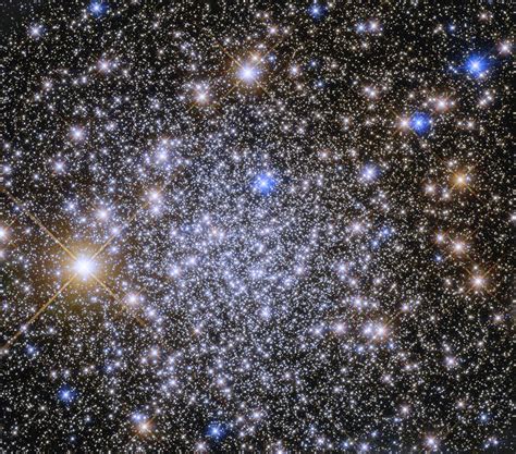 El Hubble Vislumbra Un Brillante Conjunto De Estrellas Madrid Deep