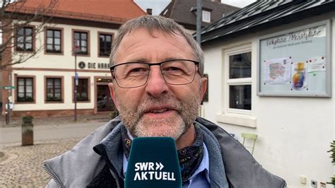 Ortsbürgermeister In Rhodt Armin Pister Swr Aktuell