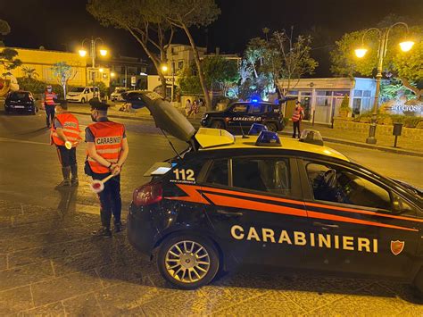 Ischia Insulta I Carabinieri Registrando Un Video Su TikTok