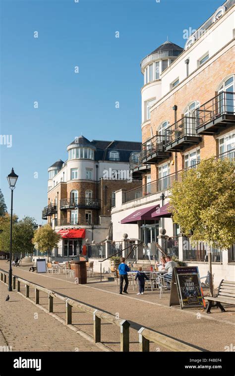 Riverside Promenade Thames Edge Staines Upon Thames Surrey England