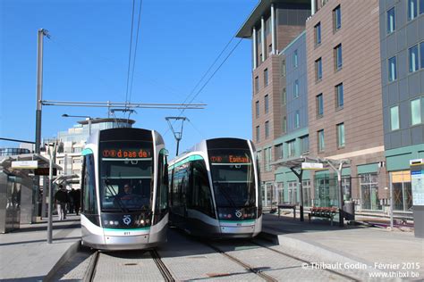 Trams 811 et 802 sur la ligne T8 RATP à Saint Denis Photos de trams