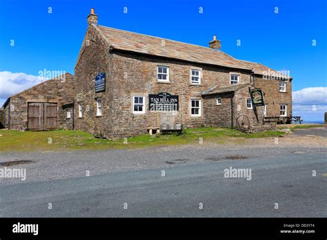 Tan hill inn hi-res stock photography and images - Alamy