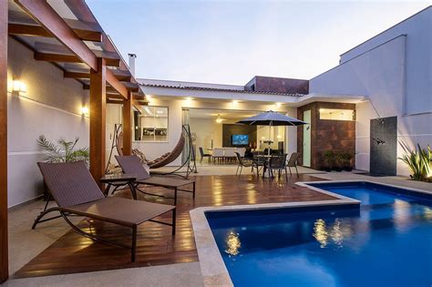 Piscina Com Deck 60 Modelos Dicas E Fotos Incríveis