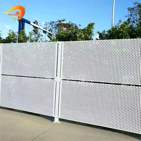 China Customize Aluminum Perforated Metal Mesh Fence Factory And