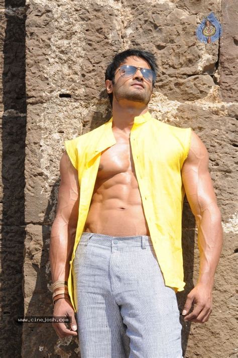 Sudheer Babu Six Pack Stills In Aadu Magadraa Bujji Photo 20 Of 42