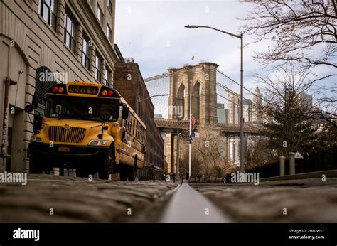 New York USA School Bus Brooklyn Bridge Dumbo Stock Photo - Alamy