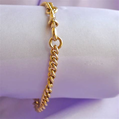 9ct Graduated Curb Link Bracelet