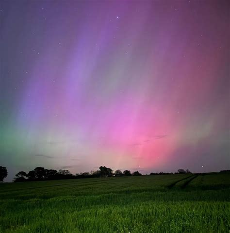 United Kingdom Looking At The Aurora Borealis Tonight Rthatsinsane