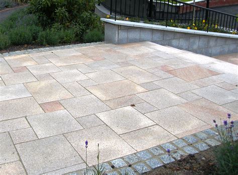 What sizes of paving slab to use in your garden design?