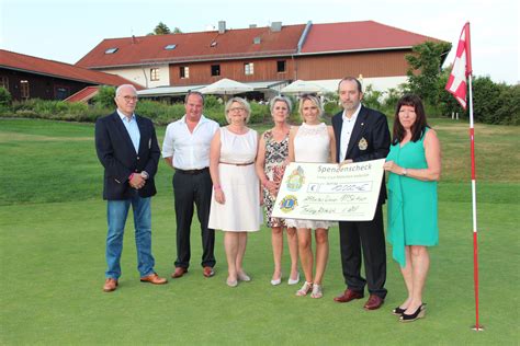 Euro Beim Benefiz Golfturnier B