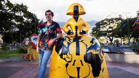 Las Meninas Del Artista Antonio Azzato Toman Las Calles De Caracas