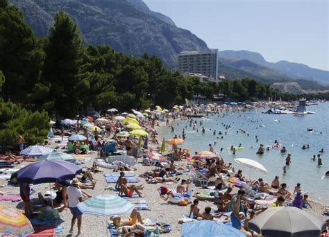 Slobodna Dalmacija Mo E Li Bolje Turisti U Makarskoj Imaju Idealno