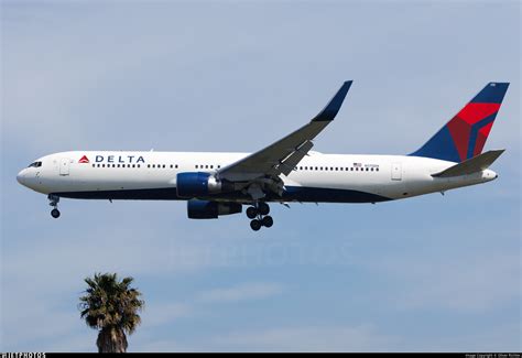 N175DN Boeing 767 332 ER Delta Air Lines Oliver Richter JetPhotos