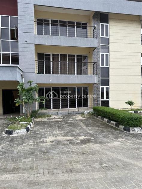 For Sale Specious Serviced 3 Bedroom Flat Lekki Pearly Estate Behind