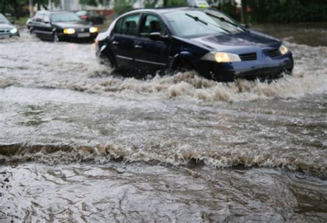 Turquie Deux morts dans de violentes inondations à Istanbul الشروق