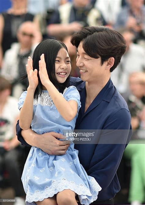 South Korean Actress Kim Su An L And South Korean Actor Gong Yoo Pose