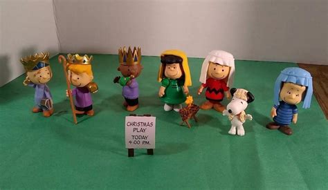 Peanuts Snoopy Charlie Brown Nativity Christmas Pageant Play Set 8 Mini