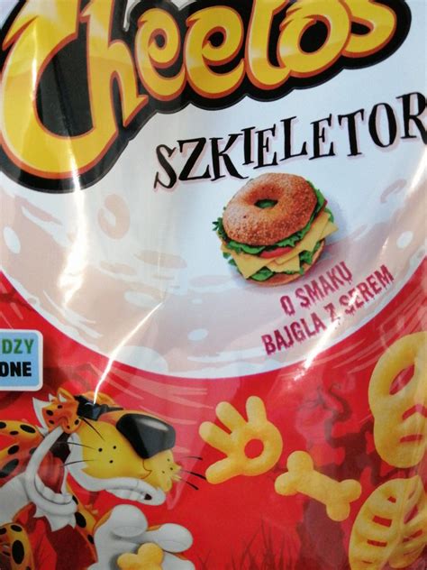 Cheetos Szkieletor Chrupki Kukurydziane O Smaku Bajgla Z Serem 85 G