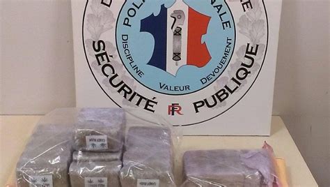 Les policiers saisissent plus de quatre kilos de résine de cannabis